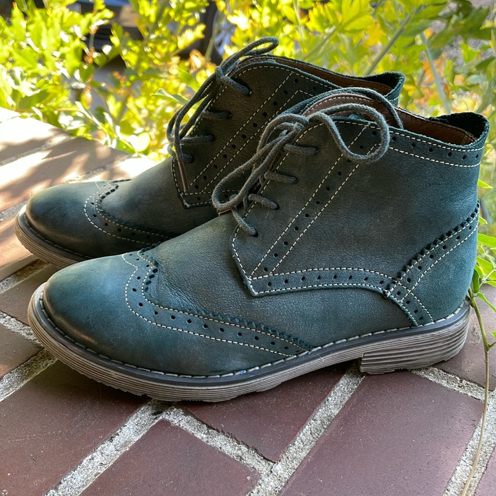 Vegan suede blue Sadie style boot like new